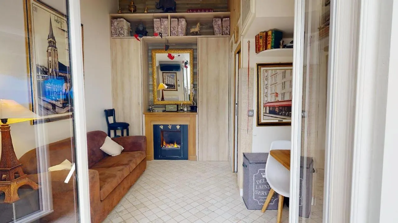 Casa Volpe Daire Paris 0*,